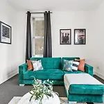 20 Percent Off! Spacious And Stylish House - Sleeps 12