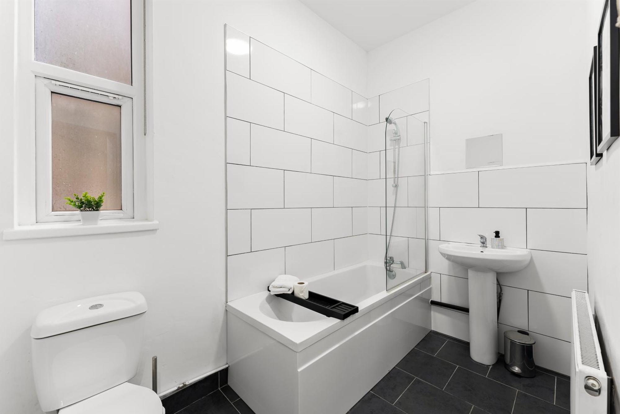 20 Percent Off! Spacious And Stylish House - Sleeps 12