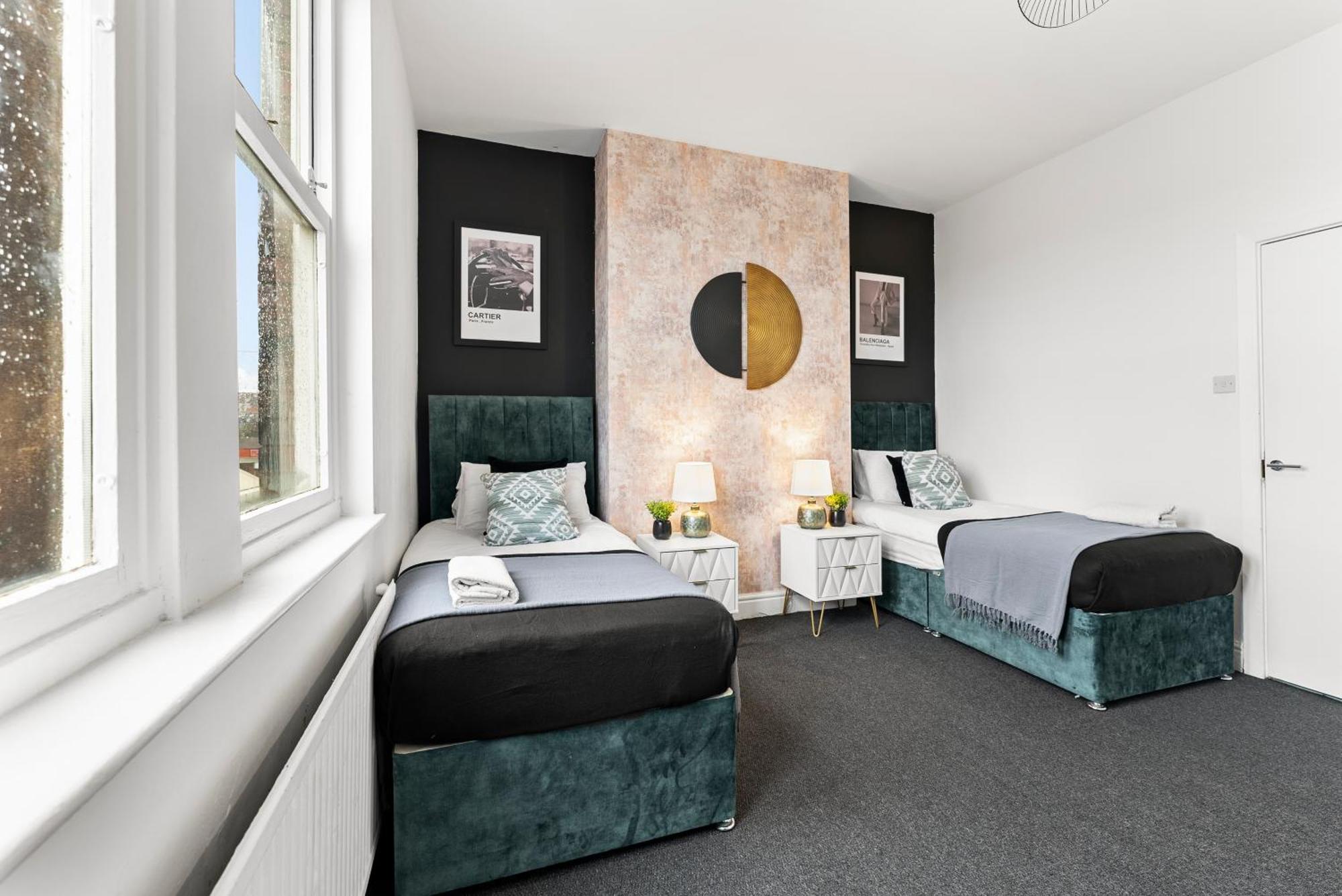 20 Percent Off! Spacious And Stylish House - Sleeps 12 Apartment