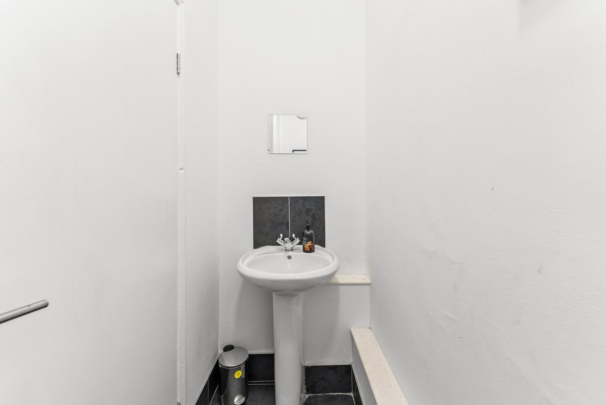 Apartment 20 Percent Off! Spacious And Stylish House - Sleeps 12