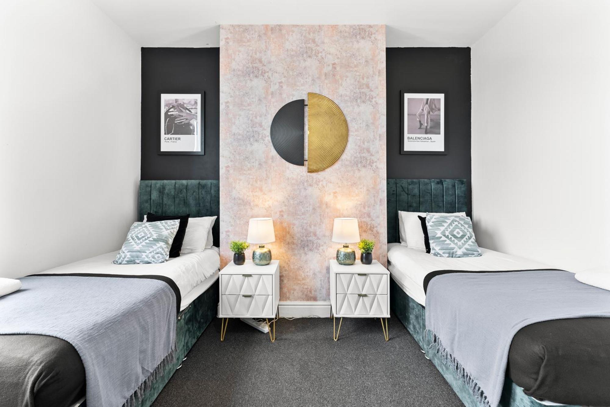20 Percent Off! Spacious And Stylish House - Sleeps 12 Apartment *