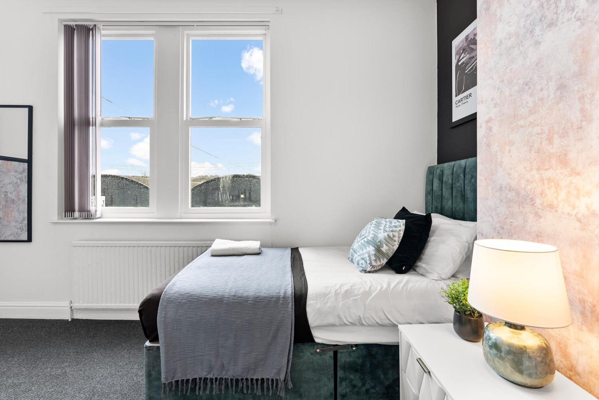 20 Percent Off! Spacious And Stylish House - Sleeps 12 Sheffield