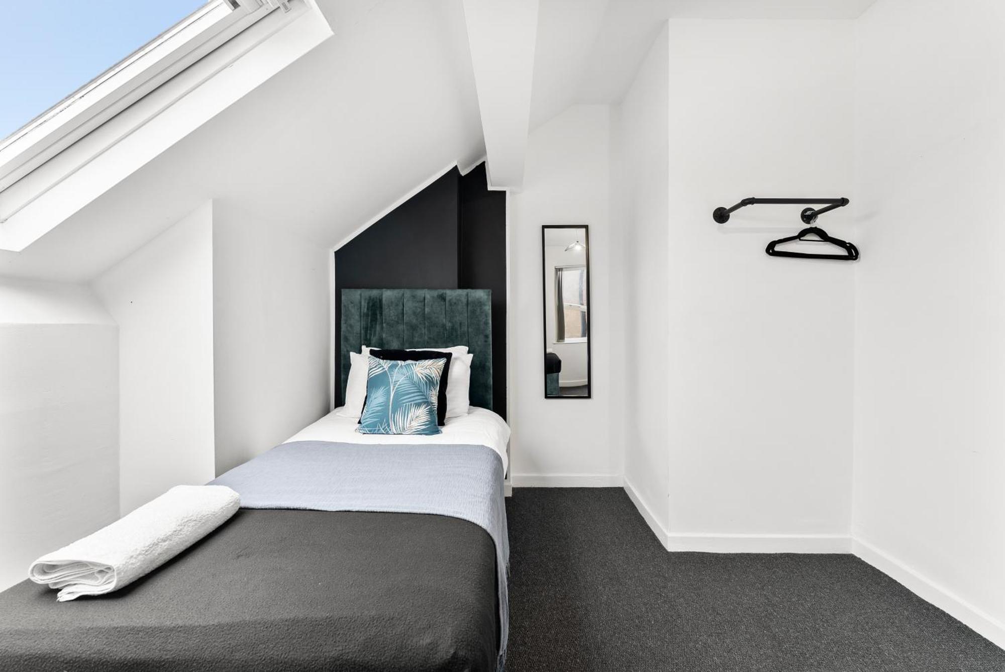 20 Percent Off! Spacious And Stylish House - Sleeps 12 Apartment