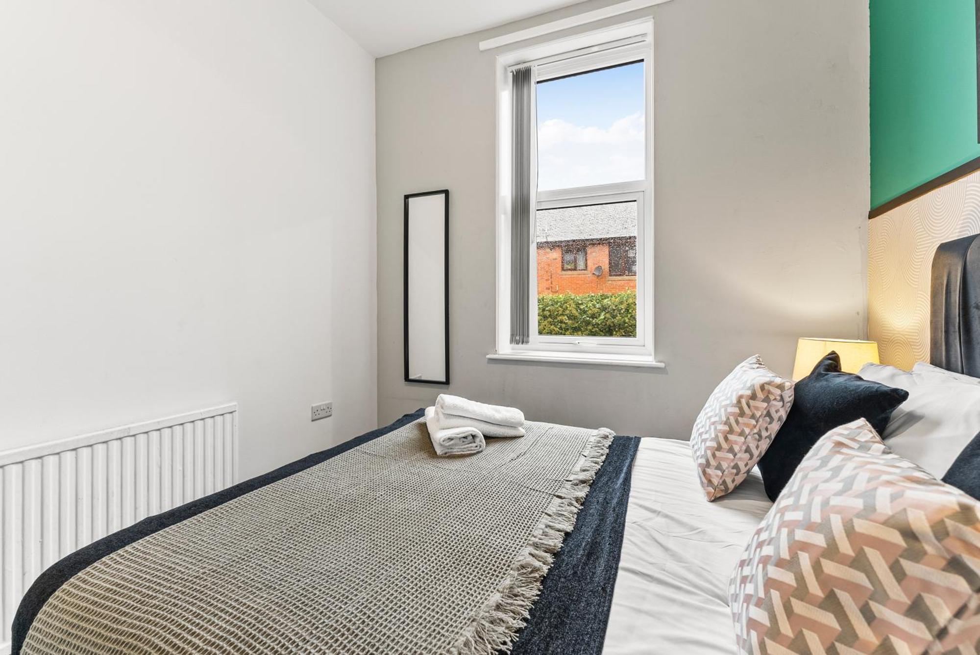 Apartment 20 Percent Off! Spacious And Stylish House - Sleeps 12