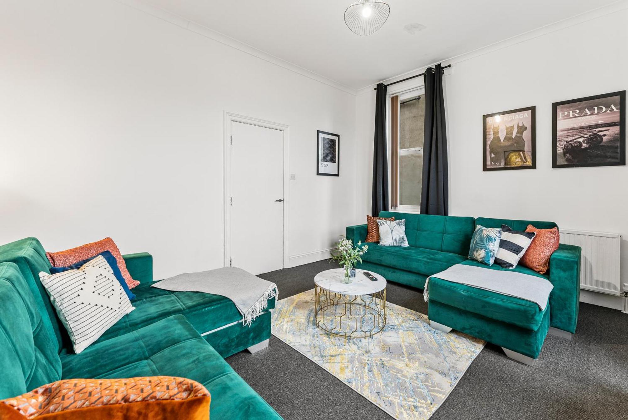 20 Percent Off! Spacious And Stylish House - Sleeps 12 * Sheffield
