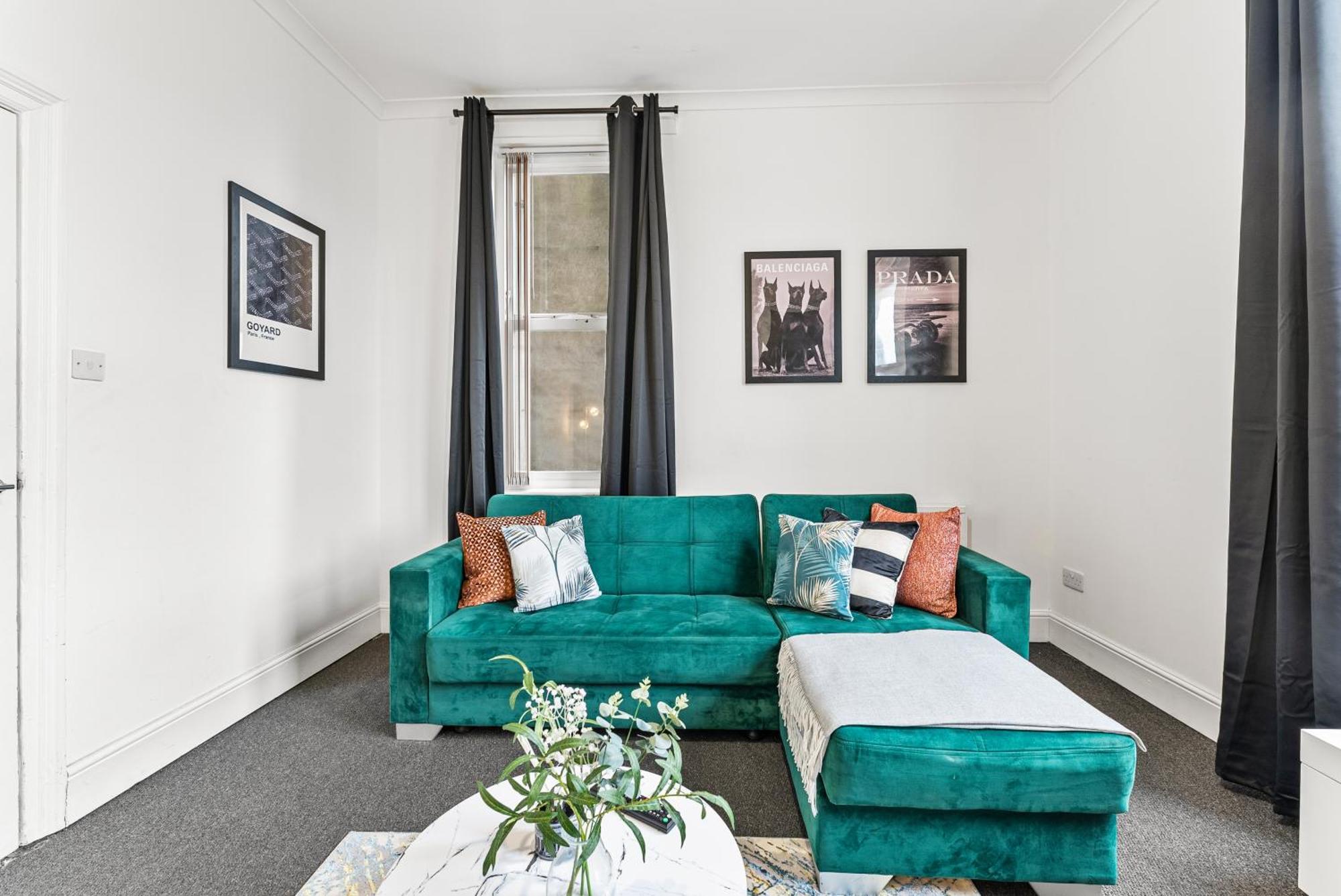 20 Percent Off! Spacious And Stylish House - Sleeps 12
