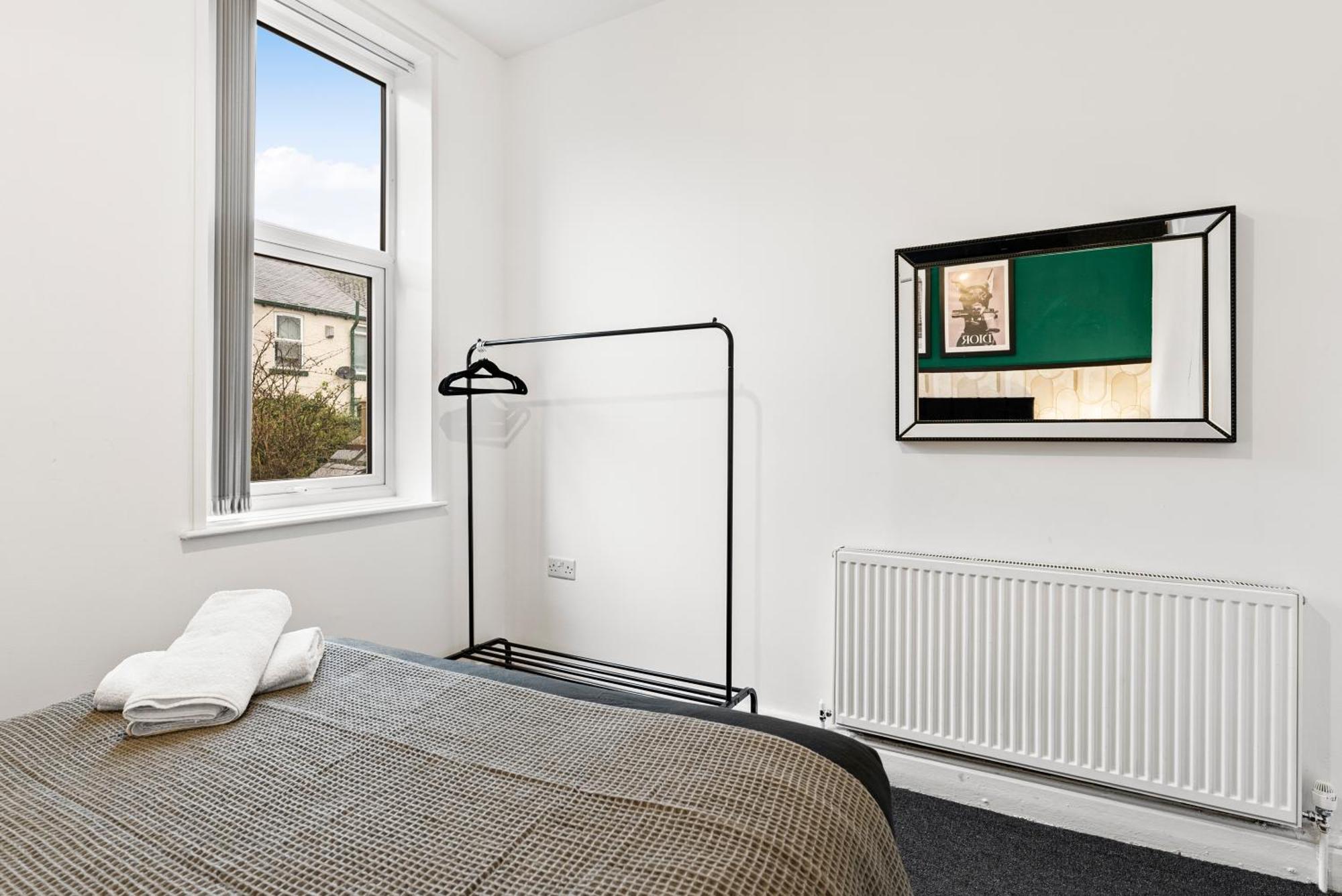 20 Percent Off! Spacious And Stylish House - Sleeps 12 Apartment Sheffield