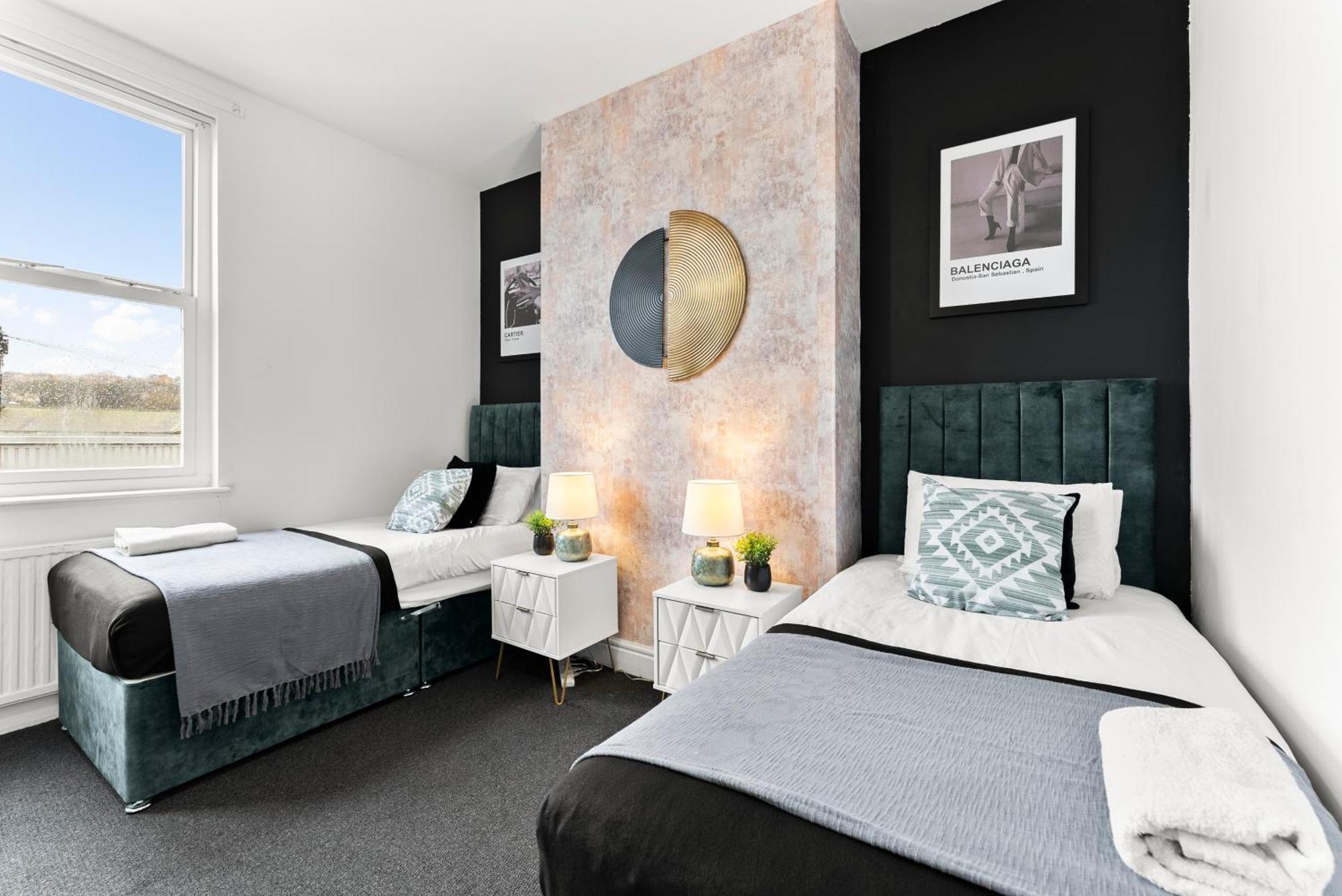 20 Percent Off! Spacious And Stylish House - Sleeps 12 Sheffield