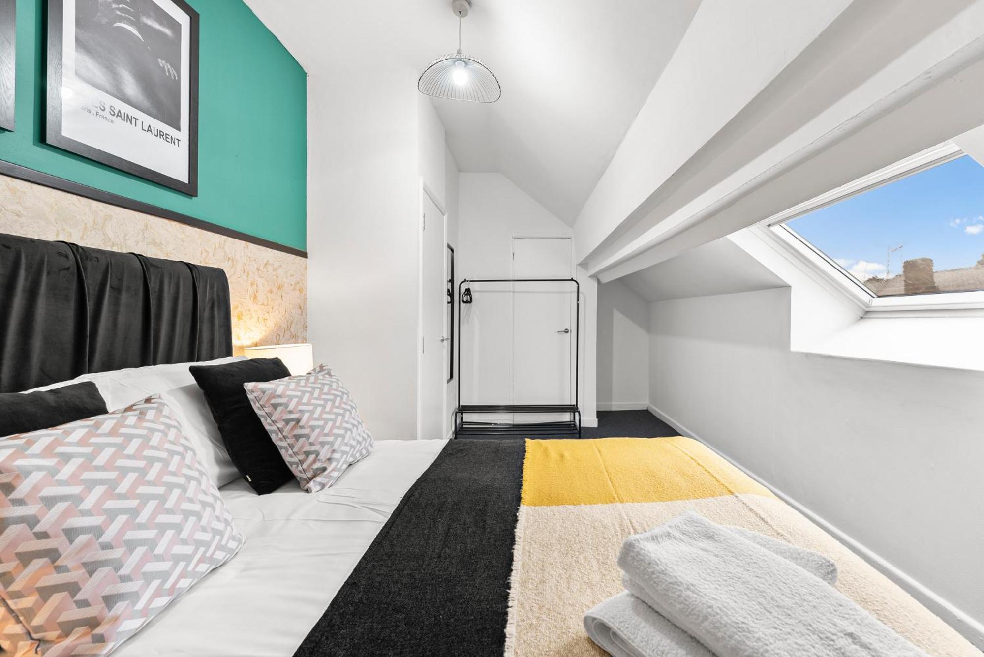 Apartment 20 Percent Off! Spacious And Stylish House - Sleeps 12 *