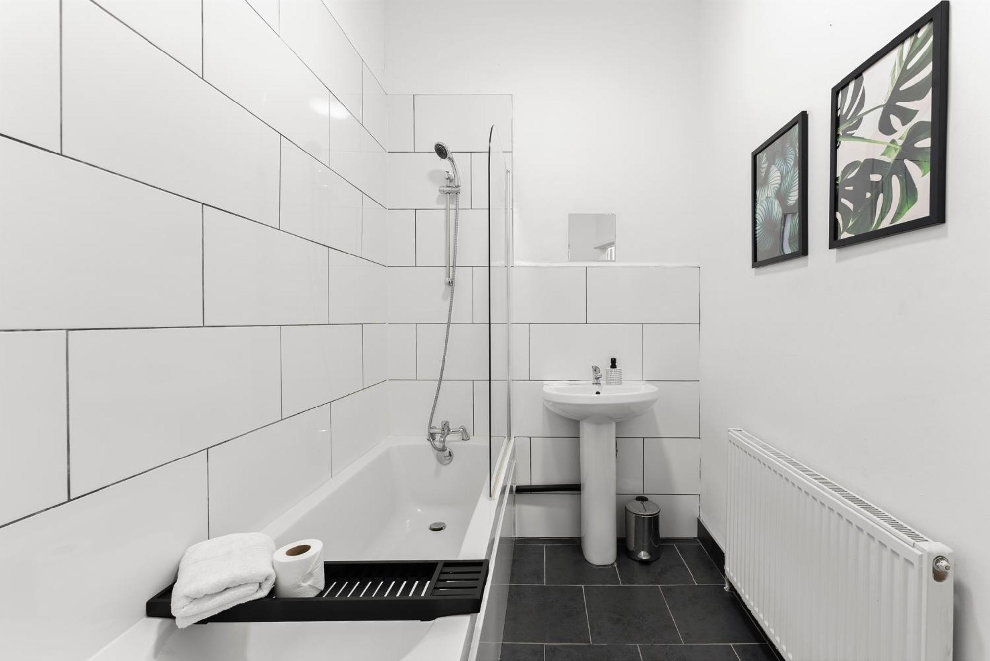 Apartment 20 Percent Off! Spacious And Stylish House - Sleeps 12 Sheffield