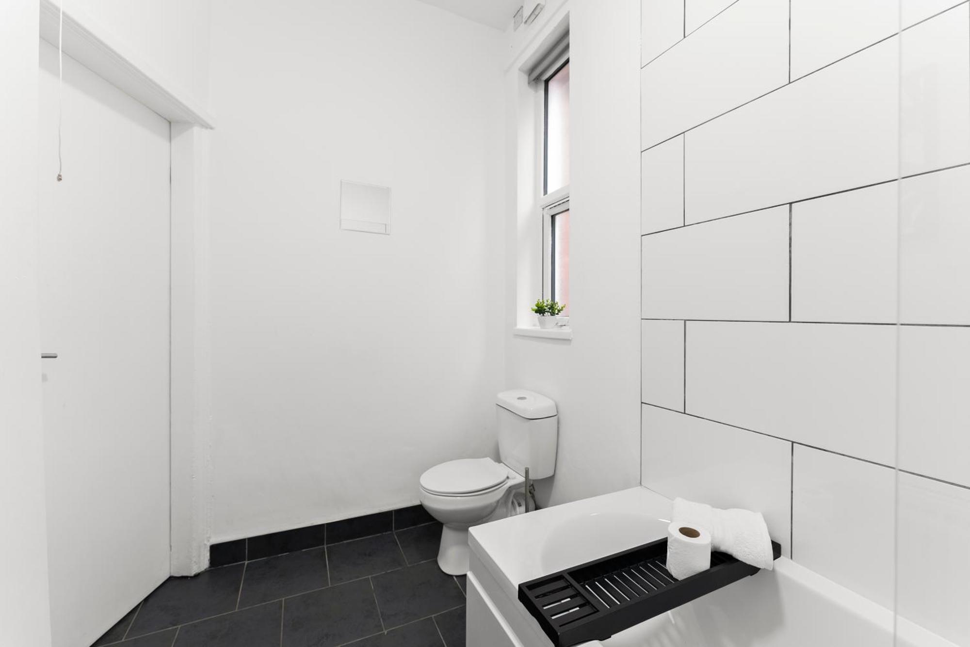 20 Percent Off! Spacious And Stylish House - Sleeps 12 Sheffield
