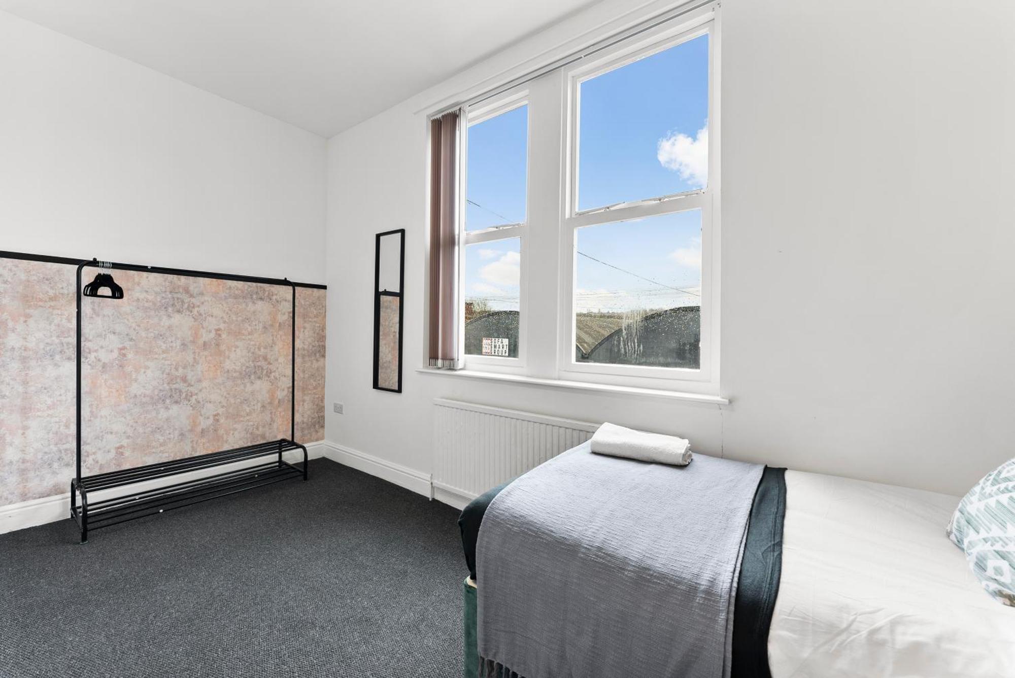 20 Percent Off! Spacious And Stylish House - Sleeps 12 *