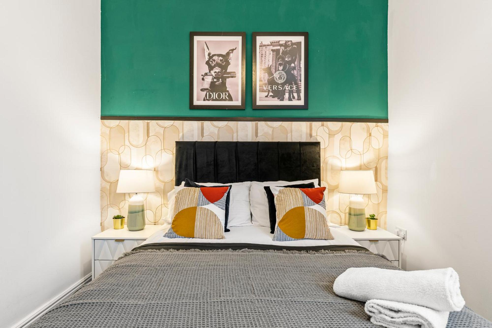 20 Percent Off! Spacious And Stylish House - Sleeps 12 * Sheffield
