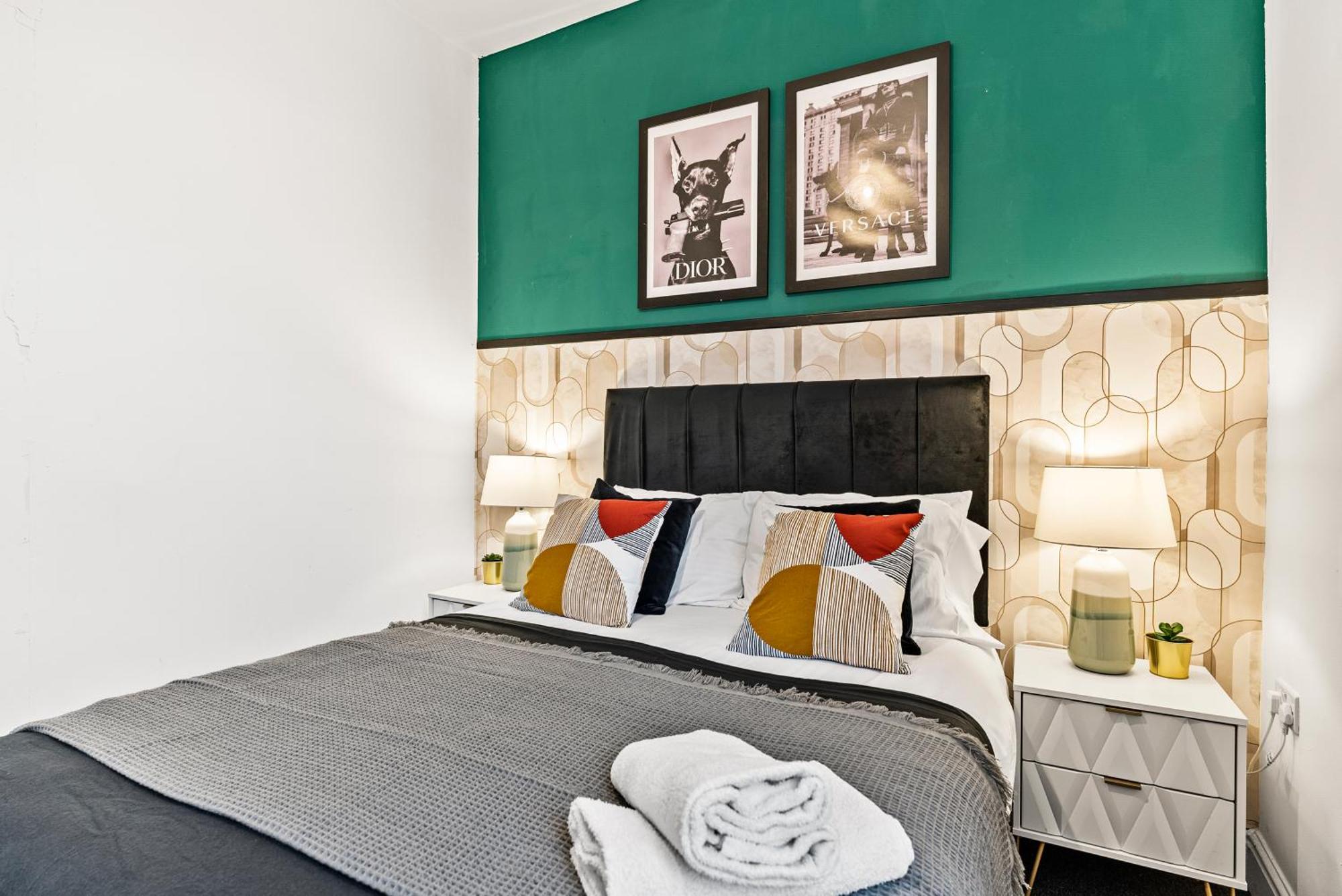 20 Percent Off! Spacious And Stylish House - Sleeps 12 * Sheffield