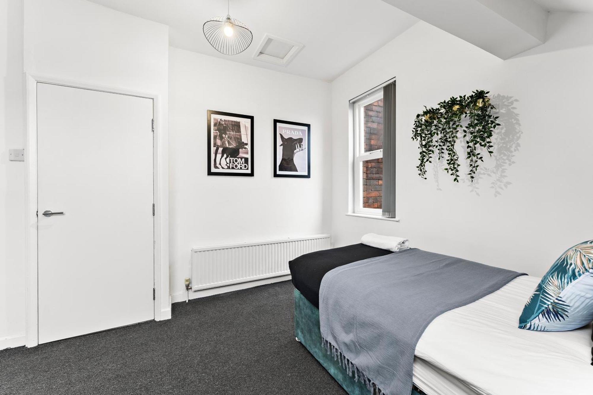 20 Percent Off! Spacious And Stylish House - Sleeps 12 *